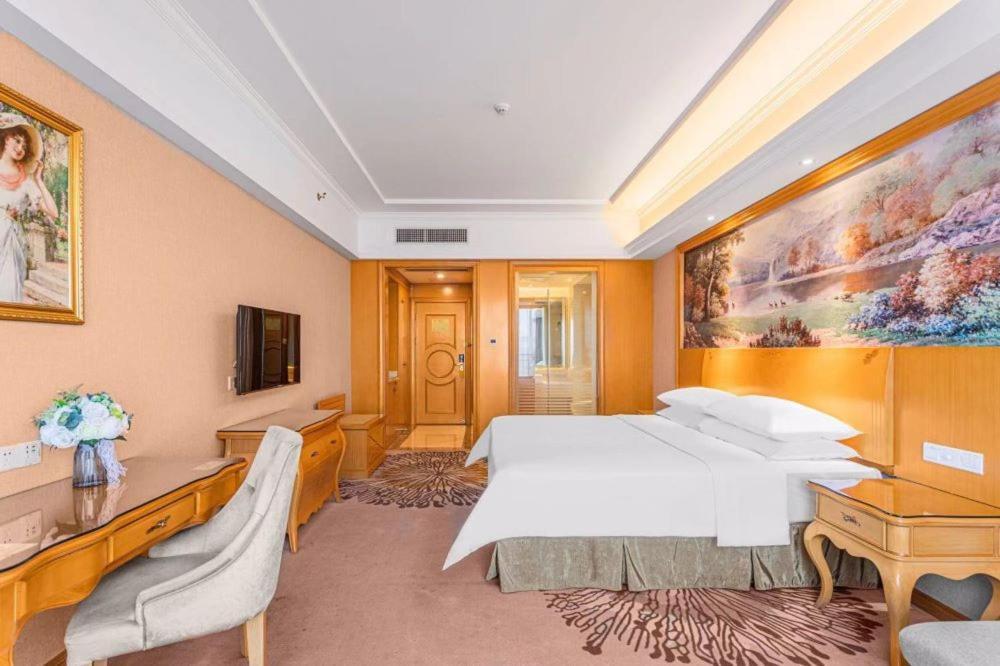 Vienna Hotel Foshan Airport Esterno foto