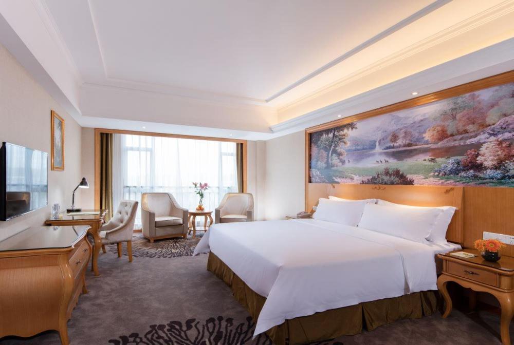 Vienna Hotel Foshan Airport Esterno foto